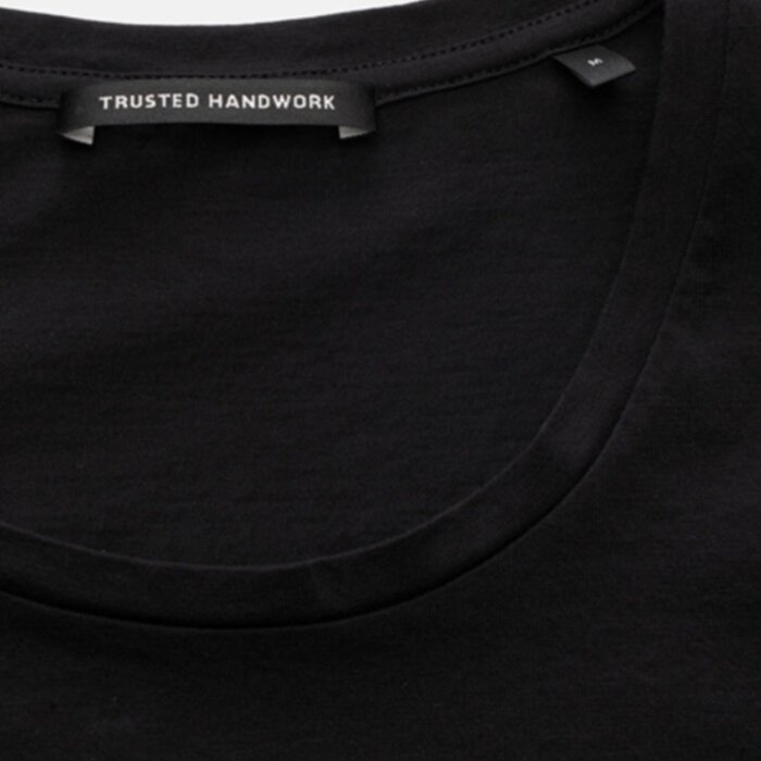 TRUSTED HANDWORK - Trusted Handwork - PIMA tee | T-shirt Black 