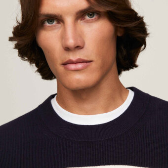 Tommy Hilfiger  - Tommy Hilfiger - Colorblock graphic sweater | Strik Marineblå