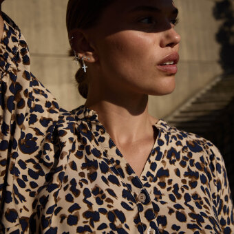 Pulz Jeans ( Dame )  - PULZ - PZGLORIA 1/2 ST. BLOUSE | SKJORTE BROWN ANIMAL