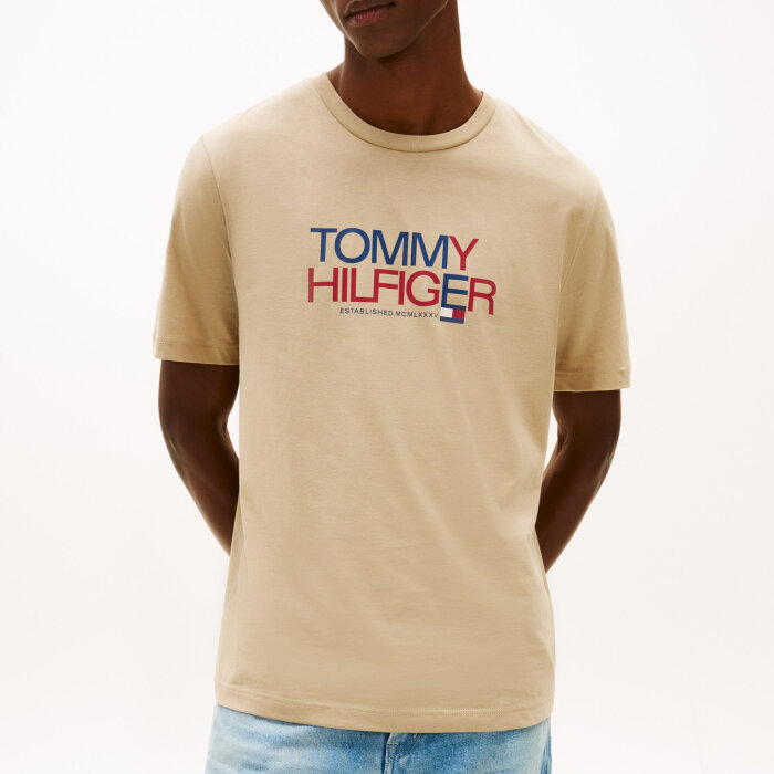 Tommy Hilfiger  - Tommy Hilfiger - TH Brand love big text tee | T-shirt Sandalwood 