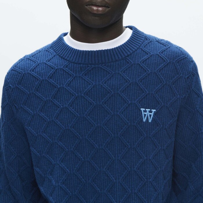 Double A by Wood Wood - Wood Wood - Lamin crew neck | Strik Navy Peony