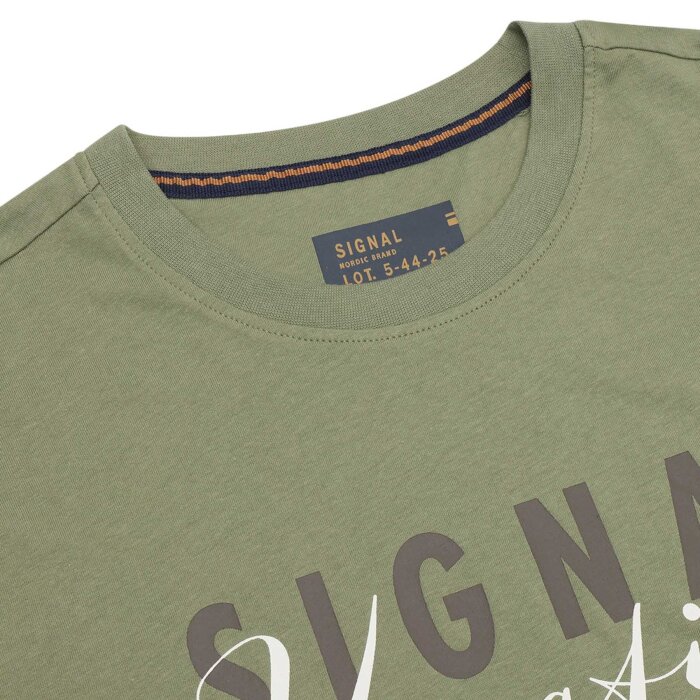 Signal - Signal - Finn front print tee | T-shirt Oil Green