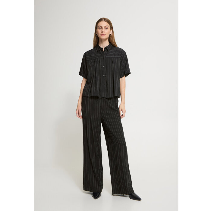 ICHI ( Dame ) - ICHI - IHFIENNA SH | SKJORTE BLACK AND WHITE STRIPE