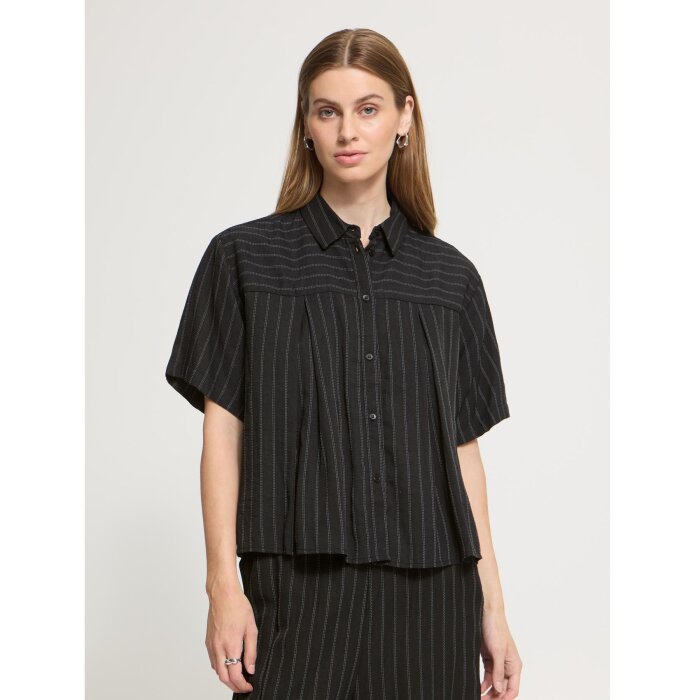 ICHI ( Dame ) - ICHI - IHFIENNA SH | SKJORTE BLACK AND WHITE STRIPE